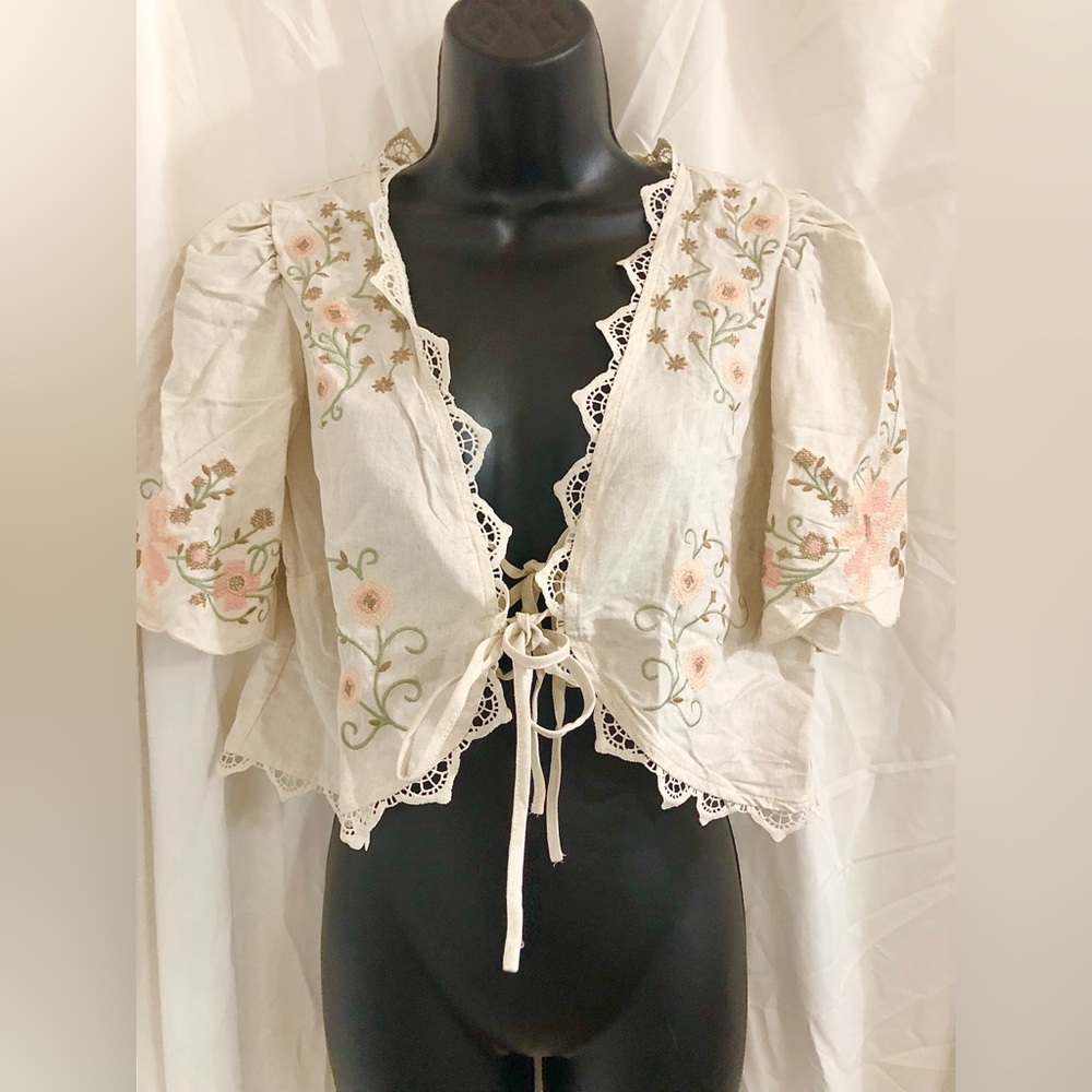 Moon River oat crochet edge floral embroidered puff sleeve tieā front top size M